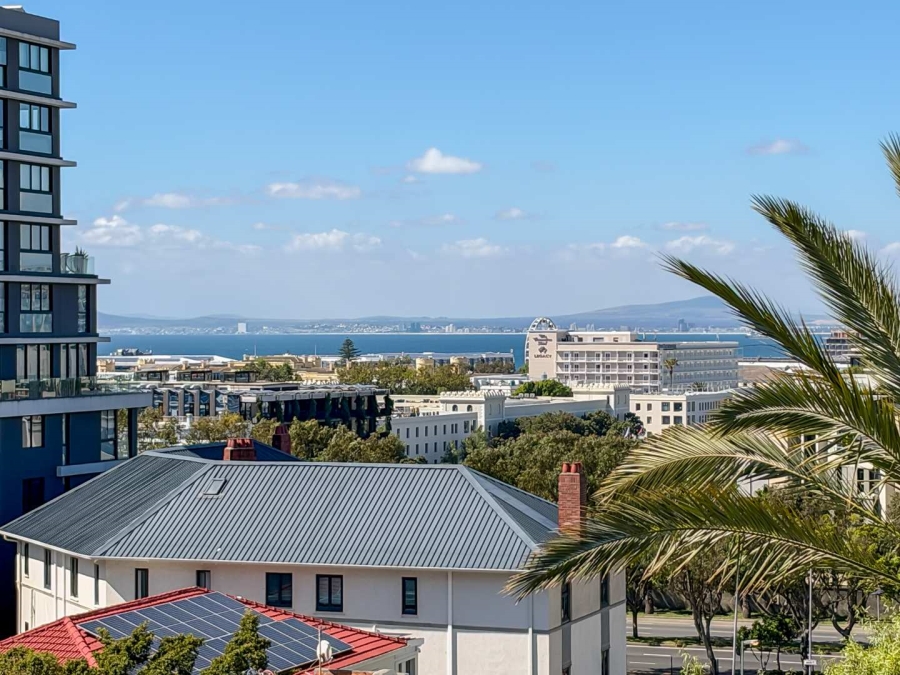To Let 2 Bedroom Property for Rent in Green Point Western Cape